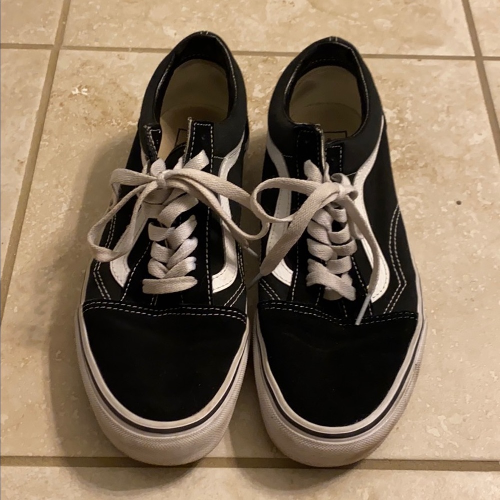 LIKENEW Vans Ward Skate Shoes—barely worn
